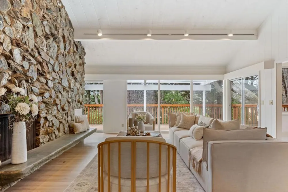 6965 Carmel Valley Road Carmel, CA 93923