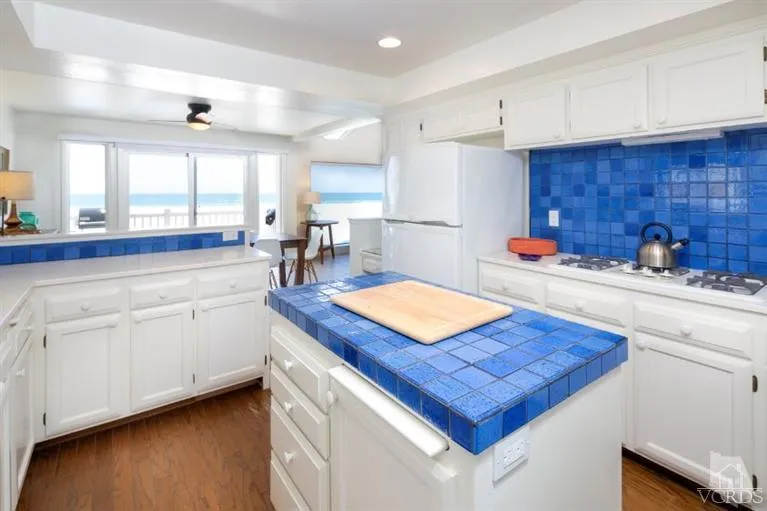 4025 Ocean Drive Oxnard, CA 93035