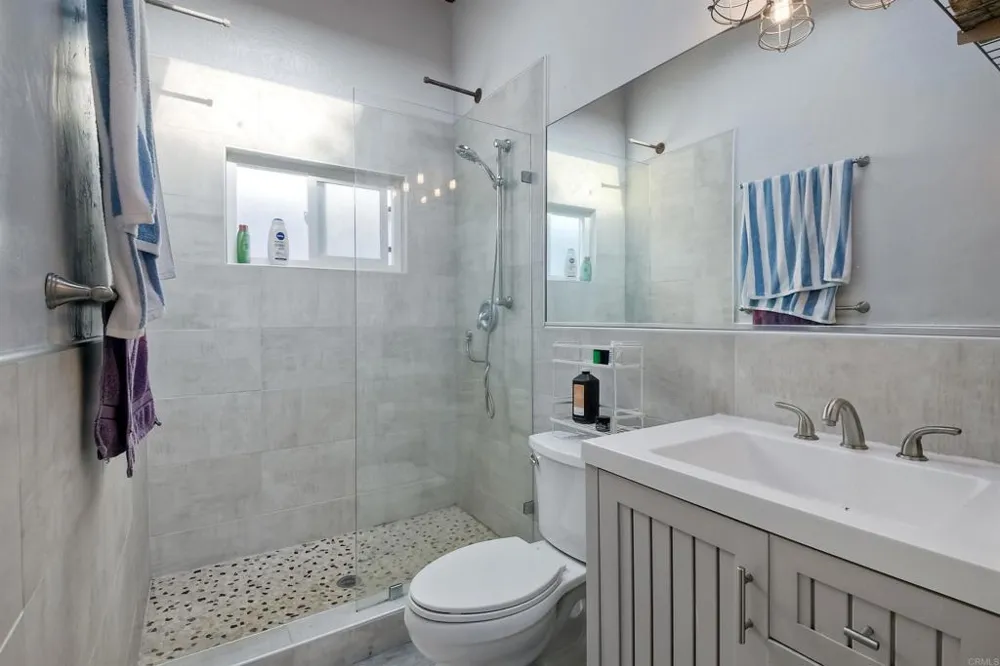 348 La Mesa Avenue Encinitas, CA 92024