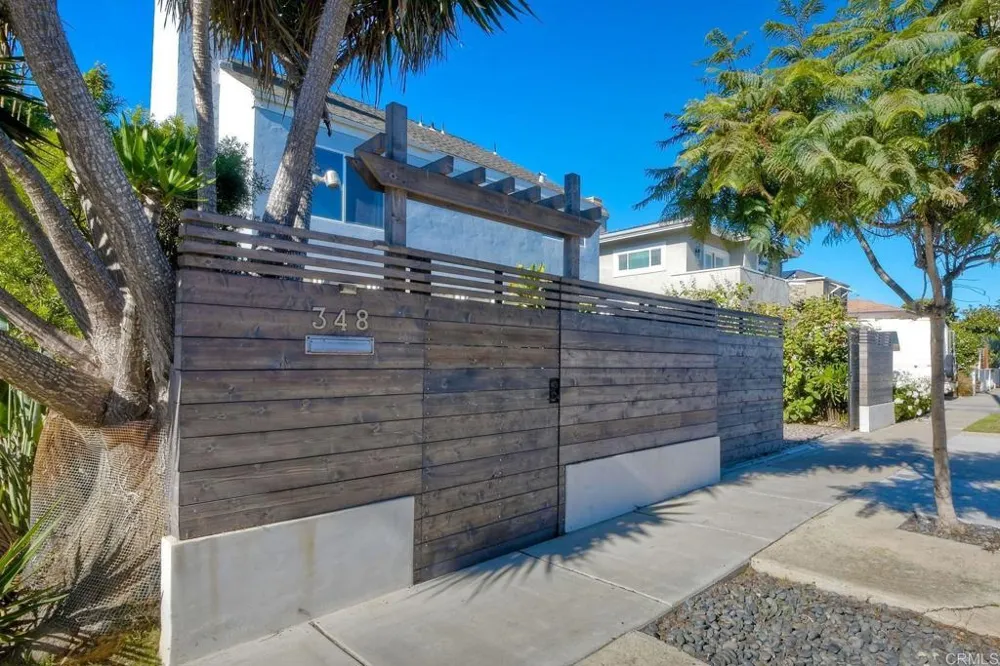 348 La Mesa Avenue Encinitas, CA 92024