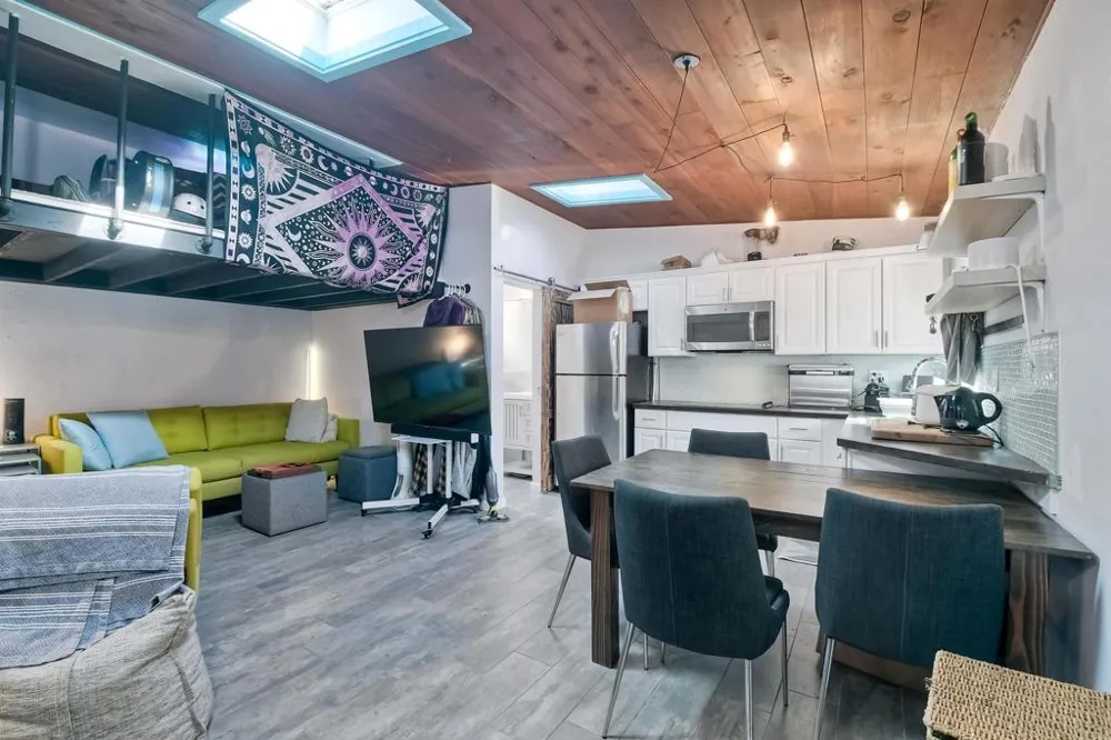 348 La Mesa Avenue Encinitas, CA 92024