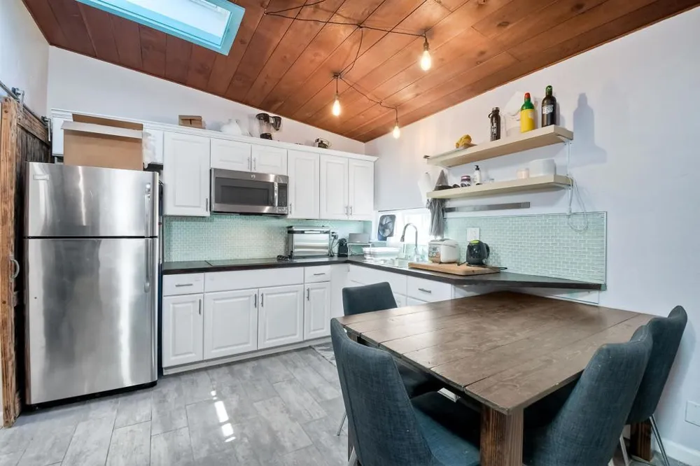 348 La Mesa Avenue Encinitas, CA 92024