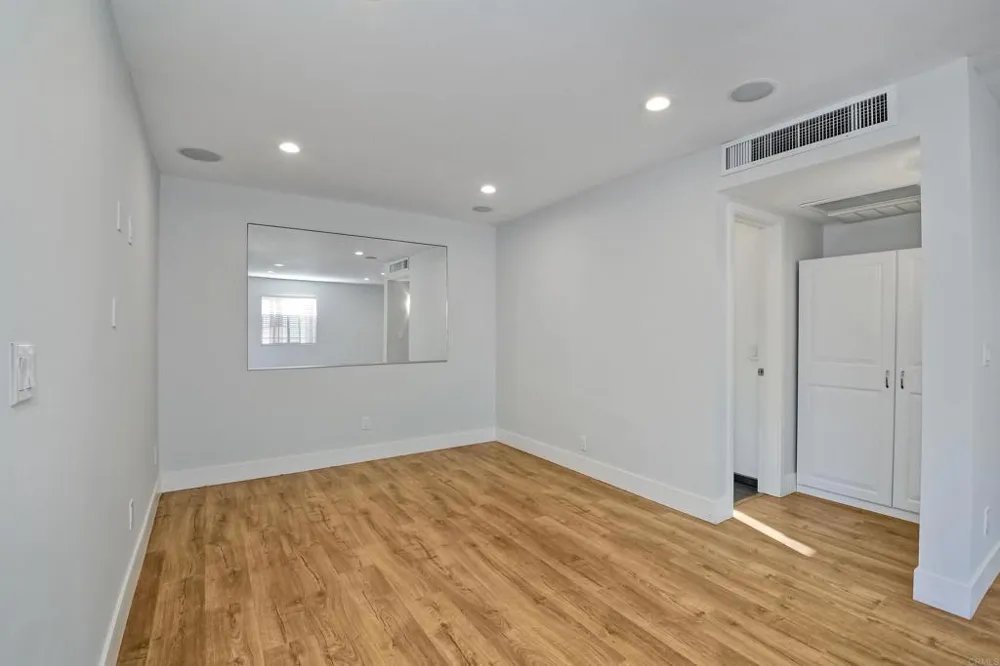 348 La Mesa Avenue Encinitas, CA 92024