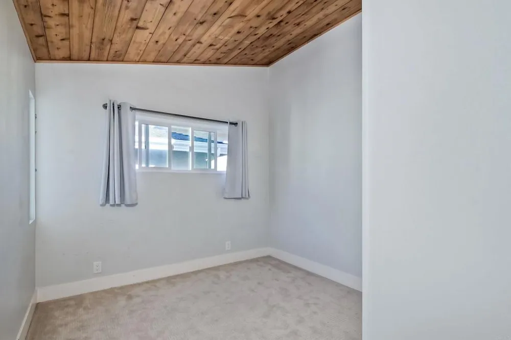 348 La Mesa Avenue Encinitas, CA 92024