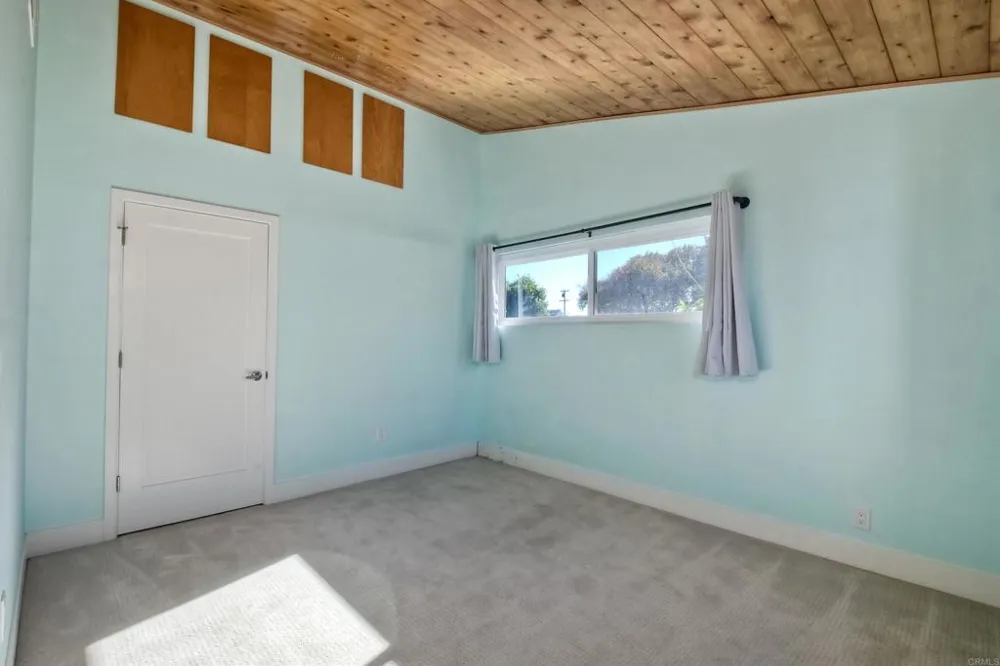 348 La Mesa Avenue Encinitas, CA 92024