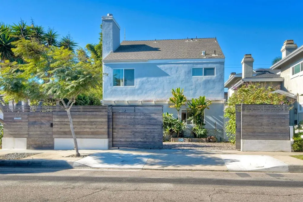 348 La Mesa Avenue Encinitas, CA 92024