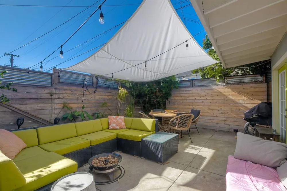 348 La Mesa Avenue Encinitas, CA 92024