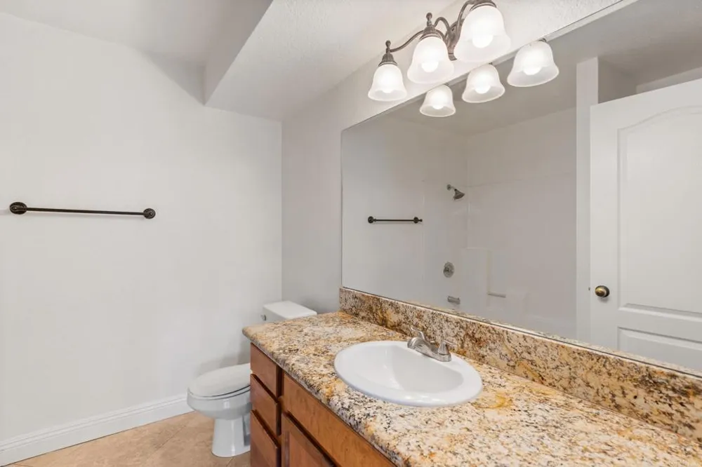 1075 Escondido Escondido, CA 92026