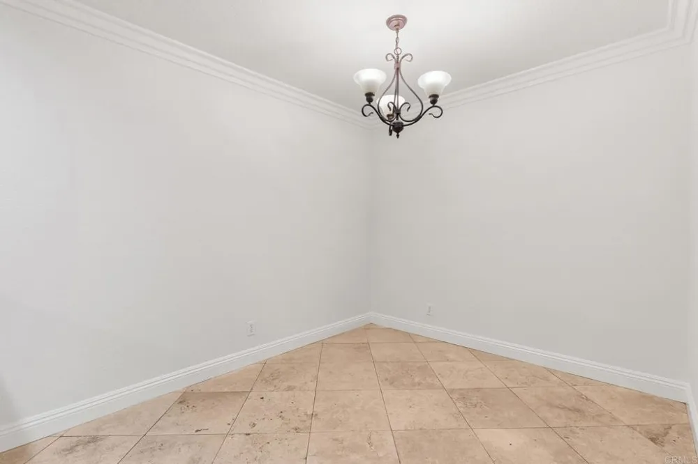 1075 Escondido Escondido, CA 92026