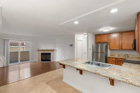 1075 Escondido