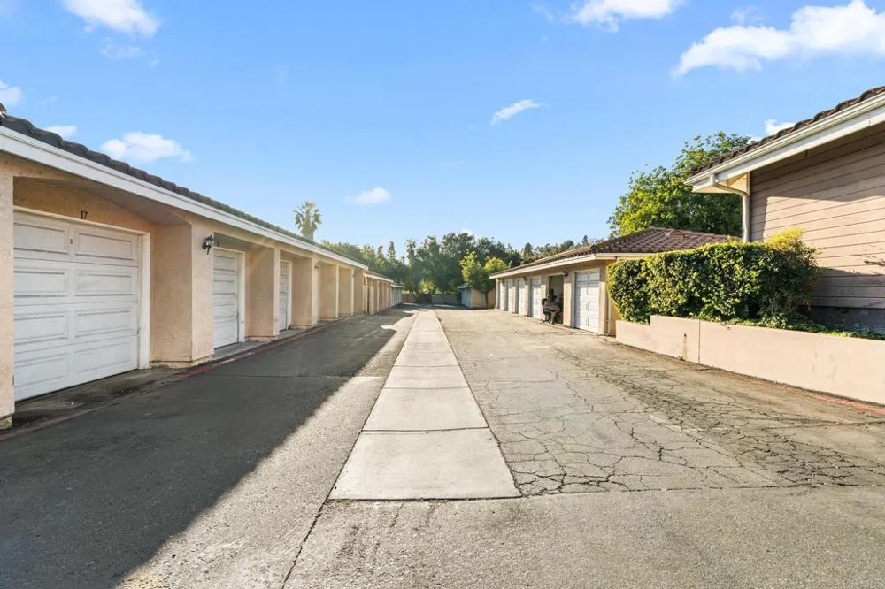 1075 Escondido Escondido, CA 92026
