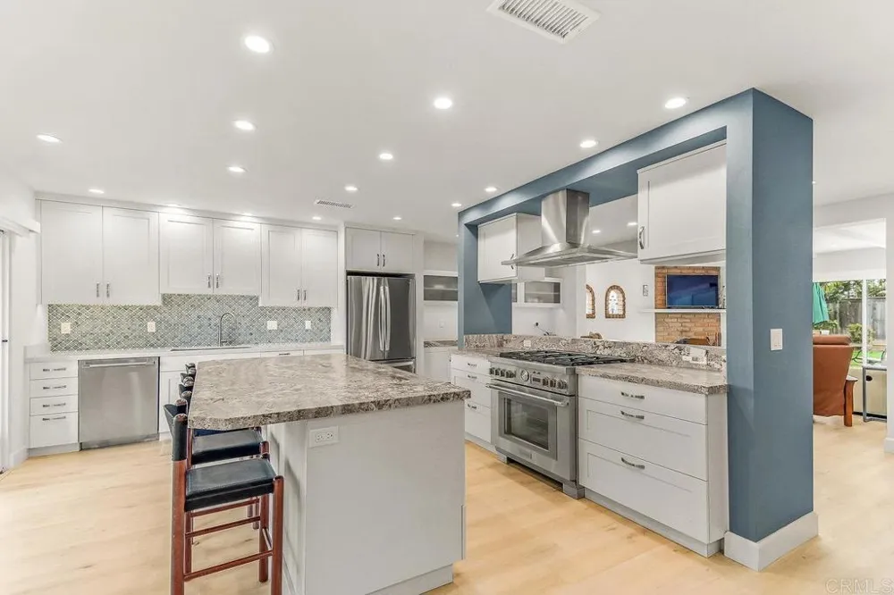 2462 LOZANA ROAD Del Mar, CA 92014