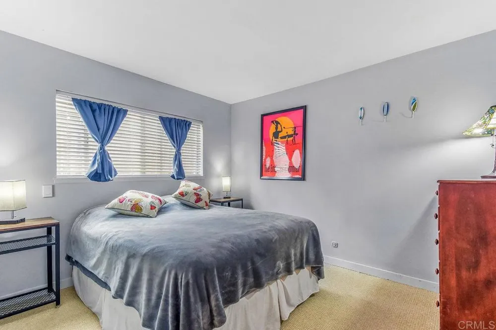 2462 LOZANA ROAD Del Mar, CA 92014