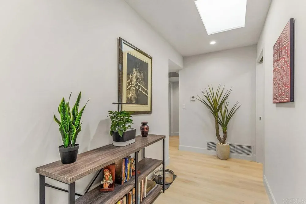 2462 LOZANA ROAD Del Mar, CA 92014