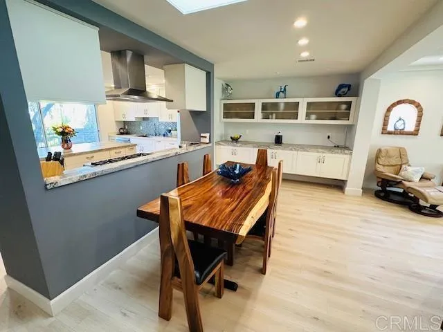 2462 LOZANA ROAD Del Mar, CA 92014