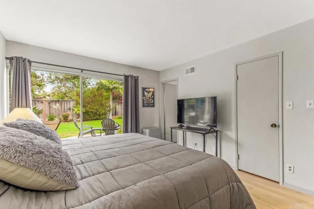 2462 LOZANA ROAD Del Mar, CA 92014