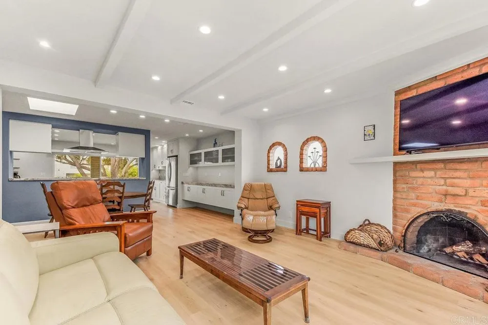 2462 LOZANA ROAD Del Mar, CA 92014