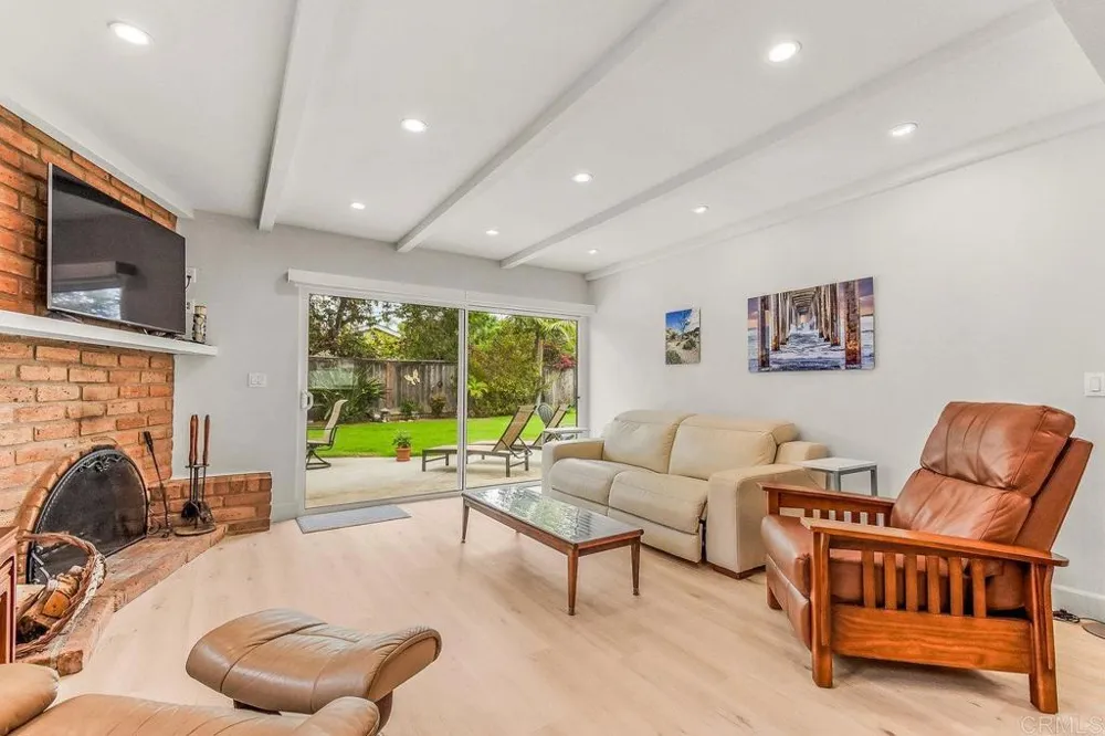2462 LOZANA ROAD Del Mar, CA 92014
