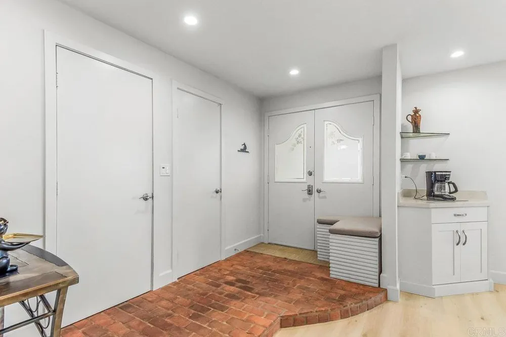 2462 LOZANA ROAD Del Mar, CA 92014