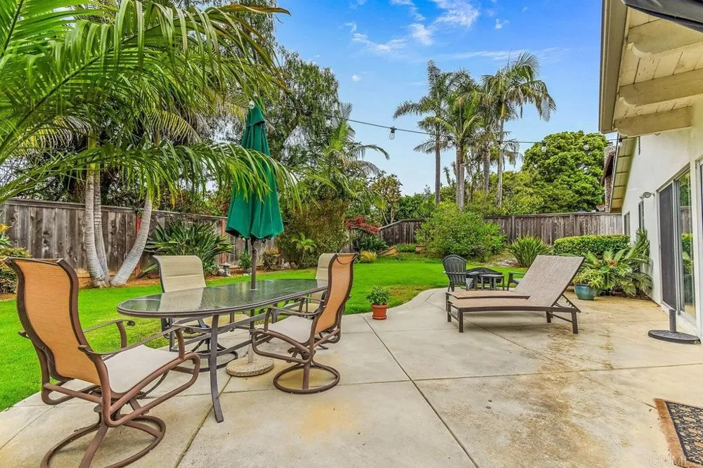 2462 LOZANA ROAD Del Mar, CA 92014