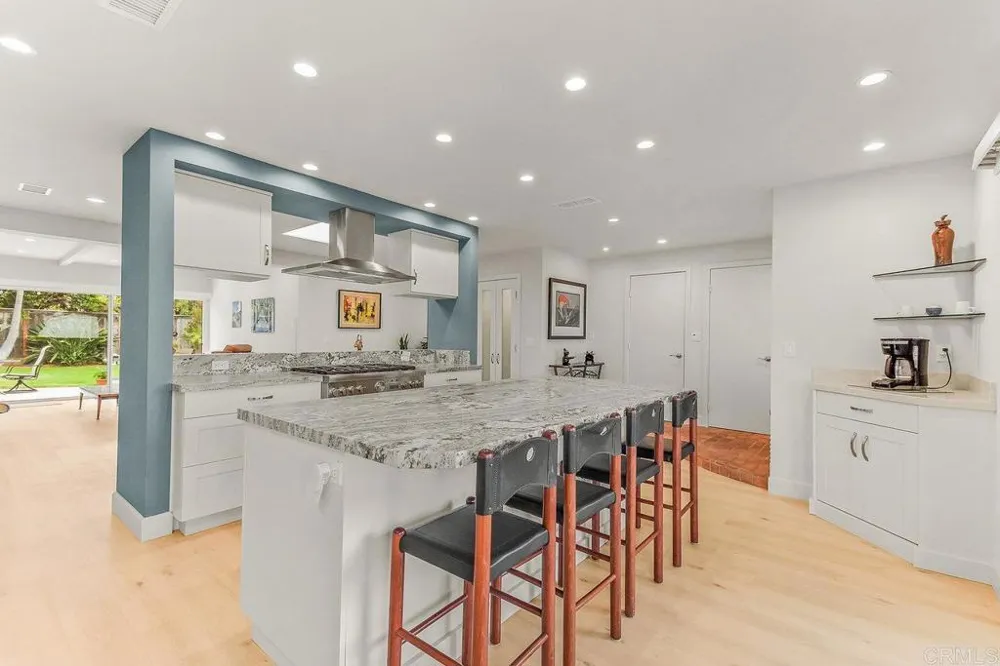 2462 LOZANA ROAD Del Mar, CA 92014