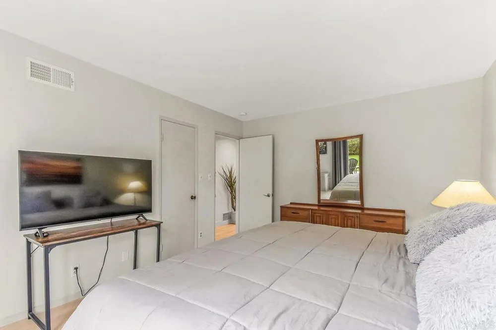2462 LOZANA ROAD Del Mar, CA 92014