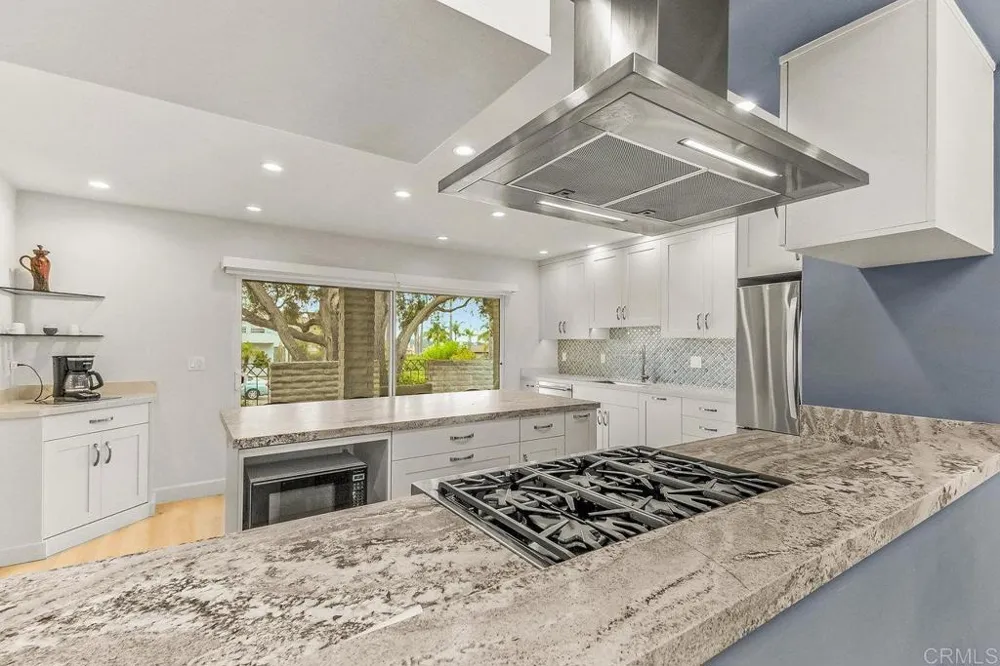2462 LOZANA ROAD Del Mar, CA 92014