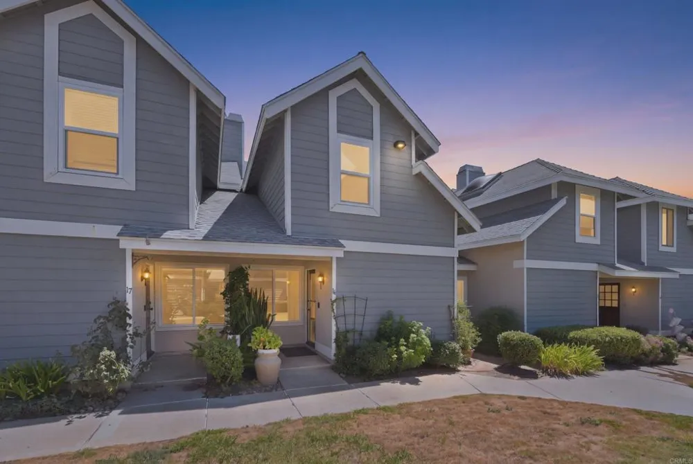 13230 Johannesberg Way #16 Poway, CA 92064
