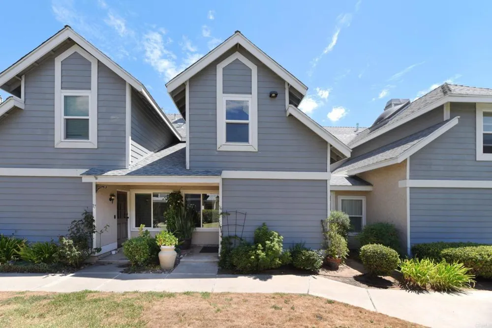 13230 Johannesberg Way #16 Poway, CA 92064
