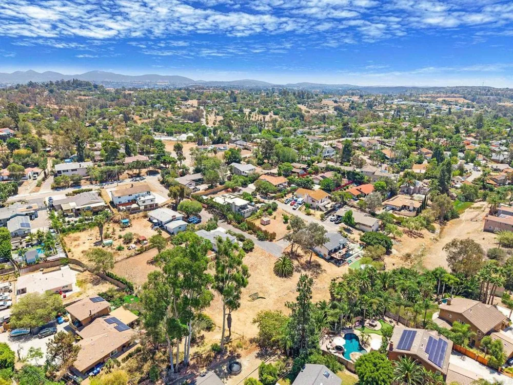 Sunset Dr Vista, CA 92081