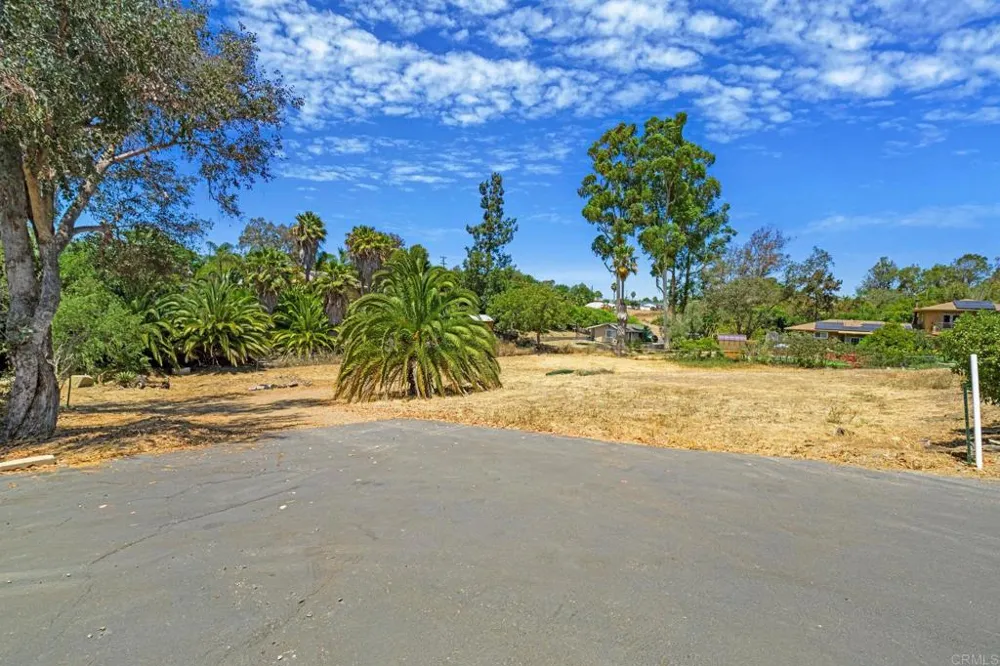 Sunset Dr Vista, CA 92081