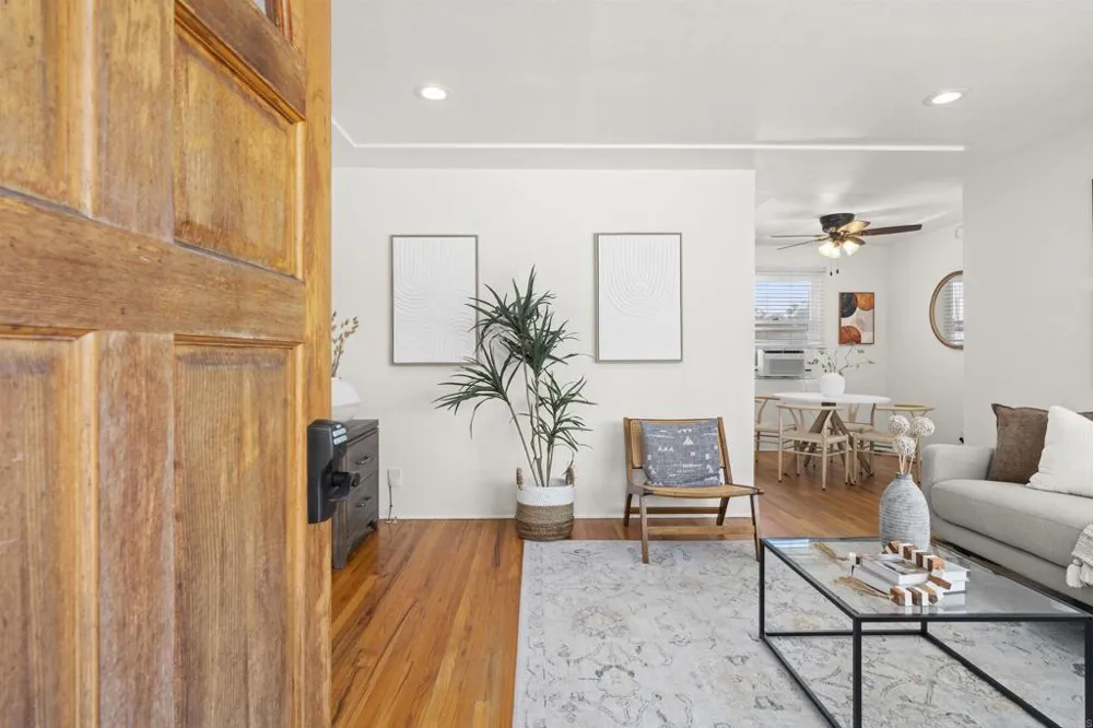 3219 Goldfinch Street San Diego, CA 92103