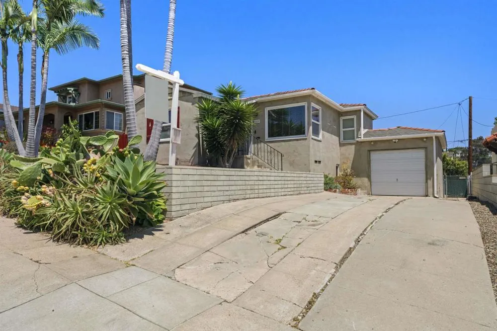 3219 Goldfinch Street San Diego, CA 92103