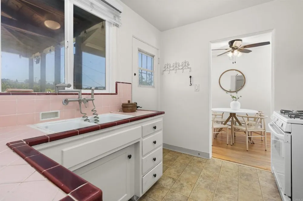 3219 Goldfinch Street San Diego, CA 92103
