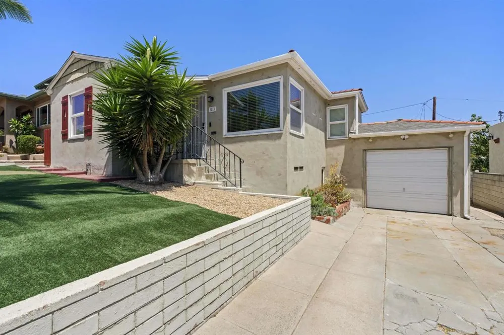 3219 Goldfinch Street San Diego, CA 92103