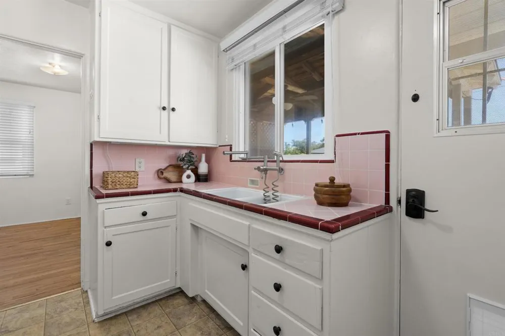 3219 Goldfinch Street San Diego, CA 92103