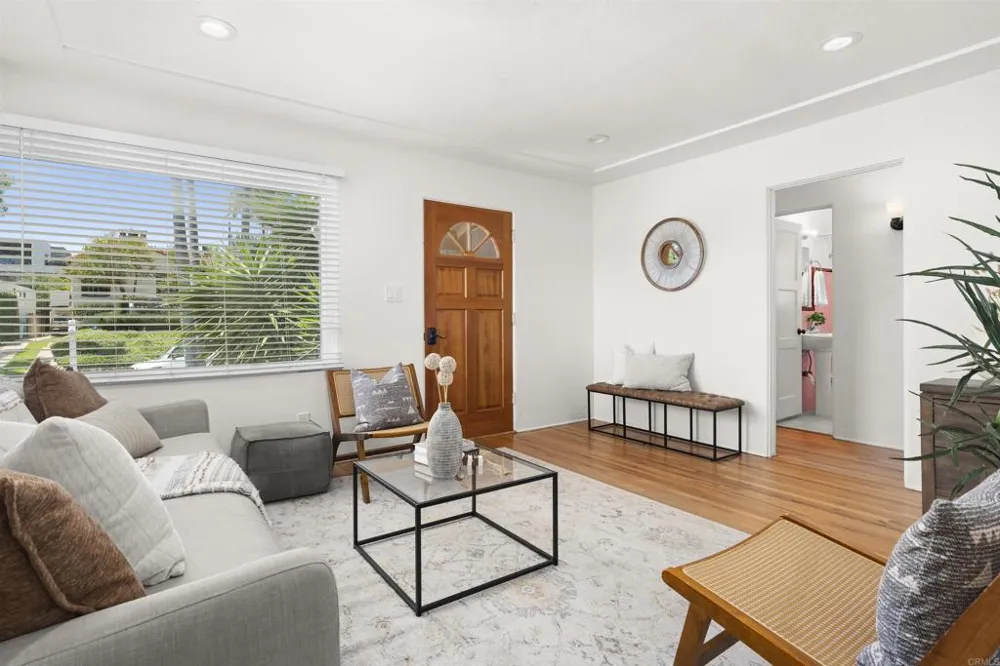 3219 Goldfinch Street San Diego, CA 92103