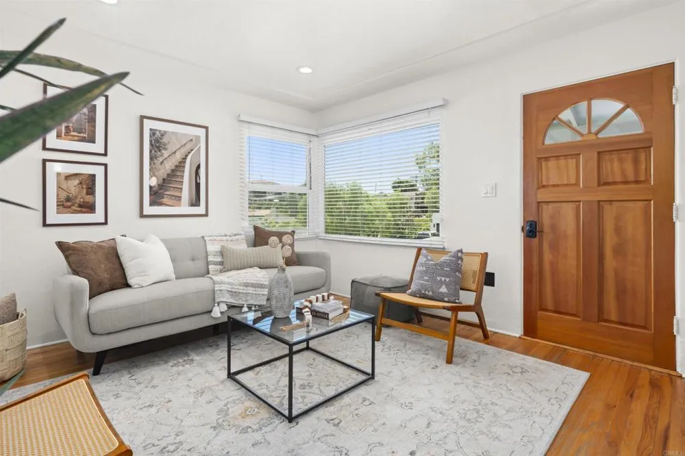 3219 Goldfinch Street San Diego, CA 92103