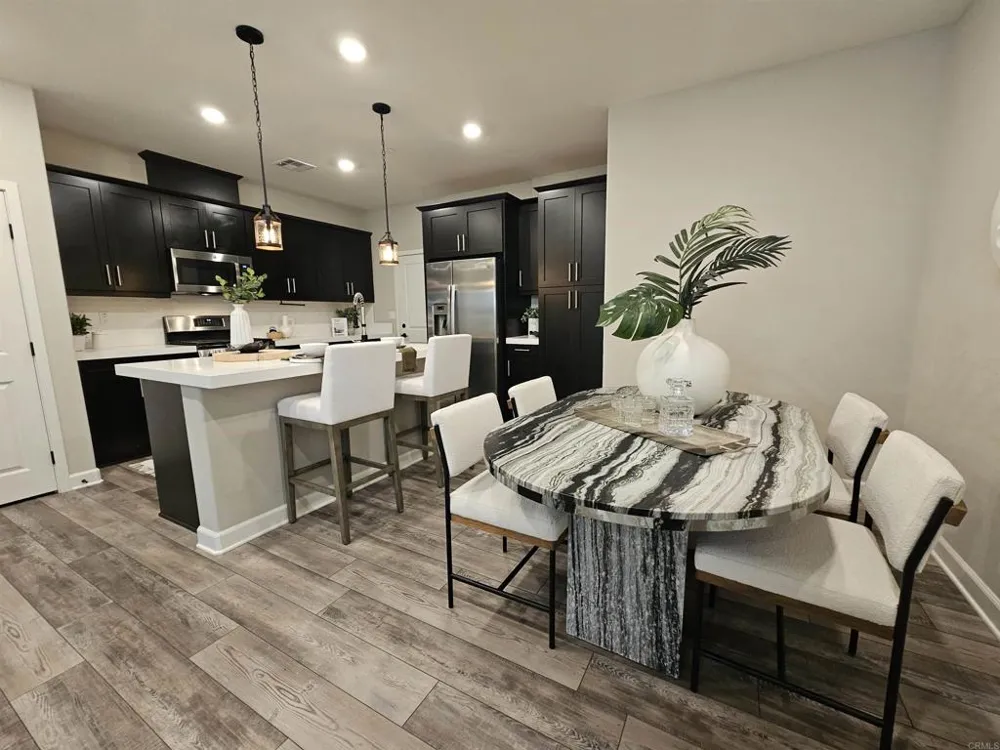 1118 Delpy View Point Vista, CA 92084