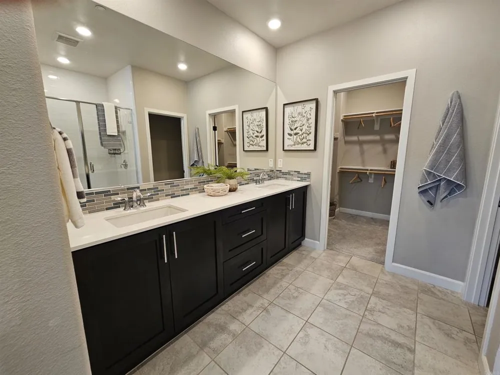 1118 Delpy View Point Vista, CA 92084