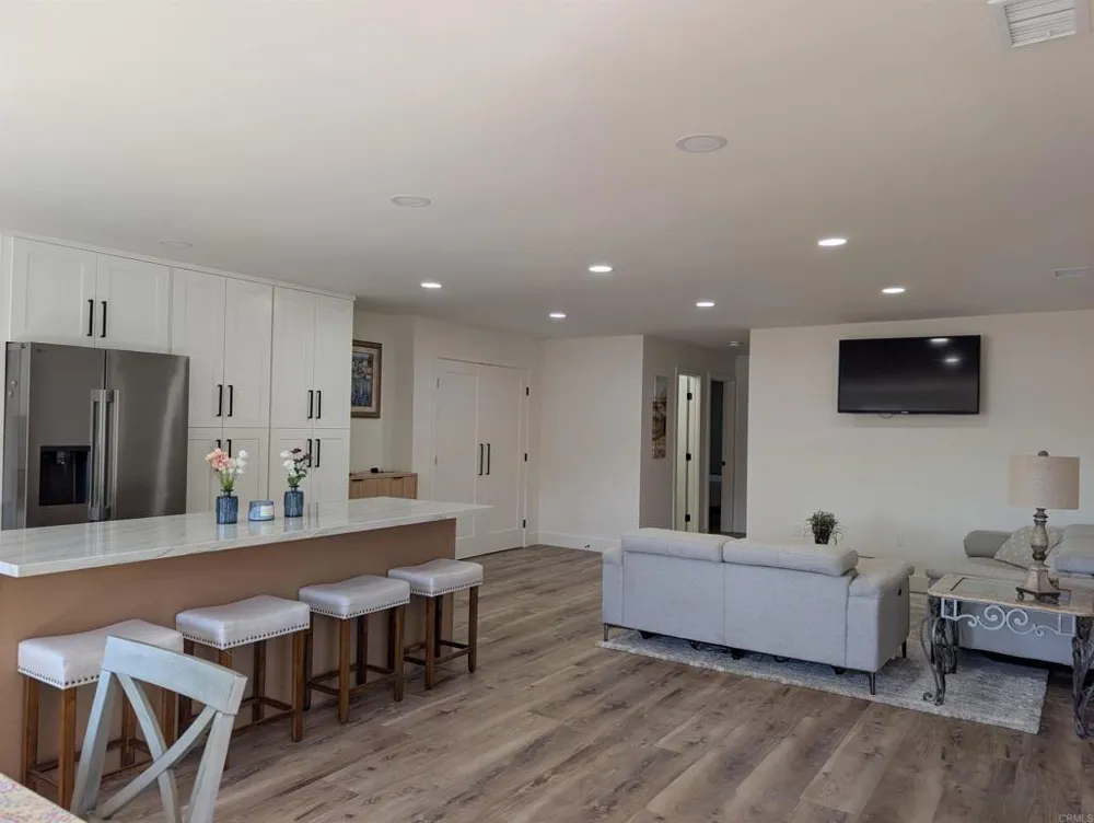 2410 La Costa Ave Carlsbad, CA 92009