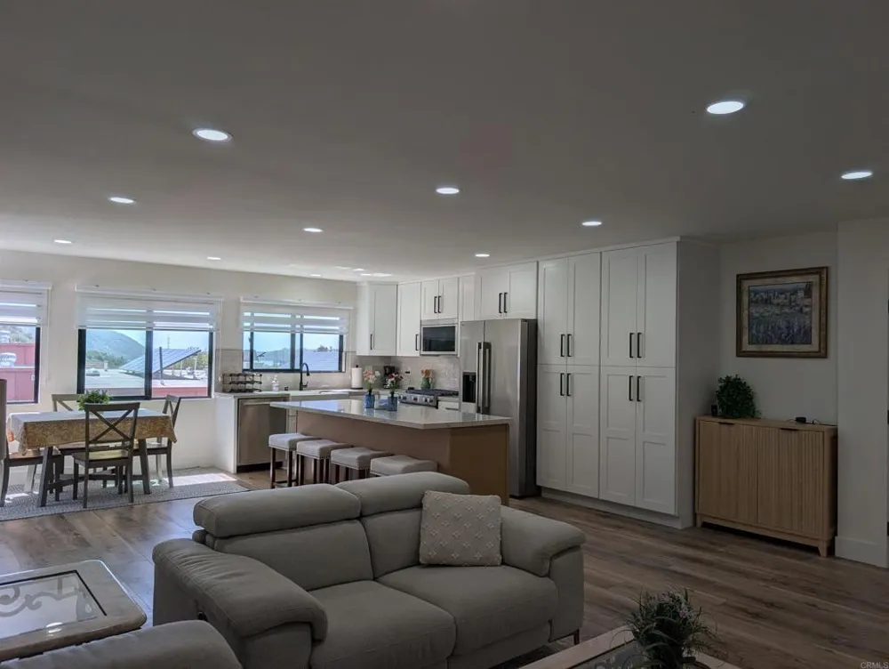 2410 La Costa Ave Carlsbad, CA 92009