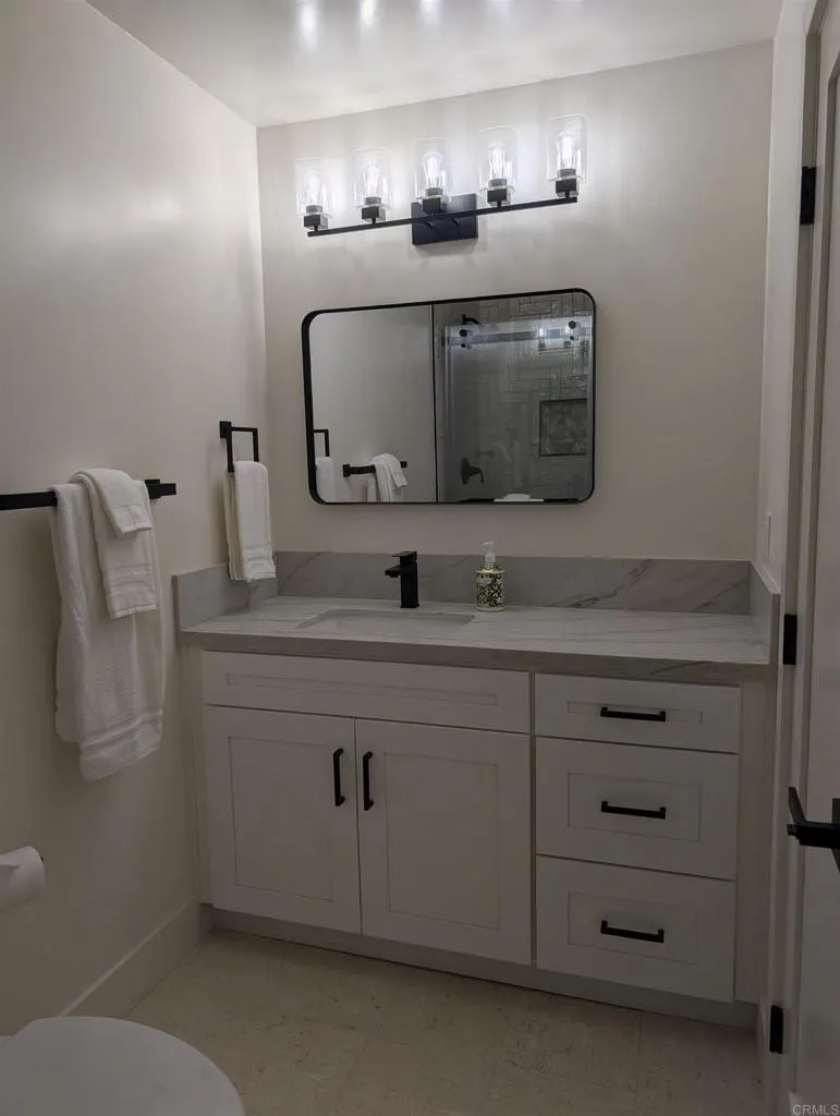 2410 La Costa Ave Carlsbad, CA 92009