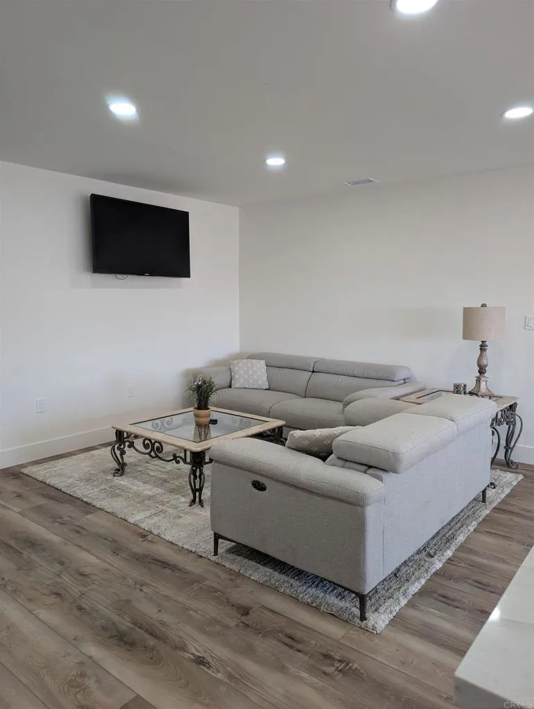 2410 La Costa Ave Carlsbad, CA 92009