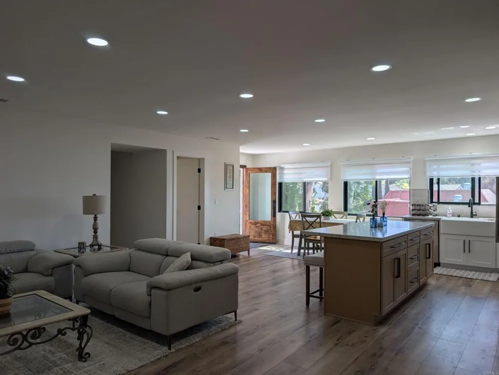 2410 La Costa Ave Carlsbad, CA 92009