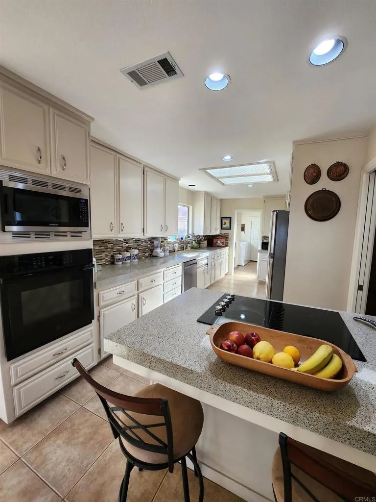 1066 RIDGE HEIGHTS DRIVE Fallbrook, CA 92028
