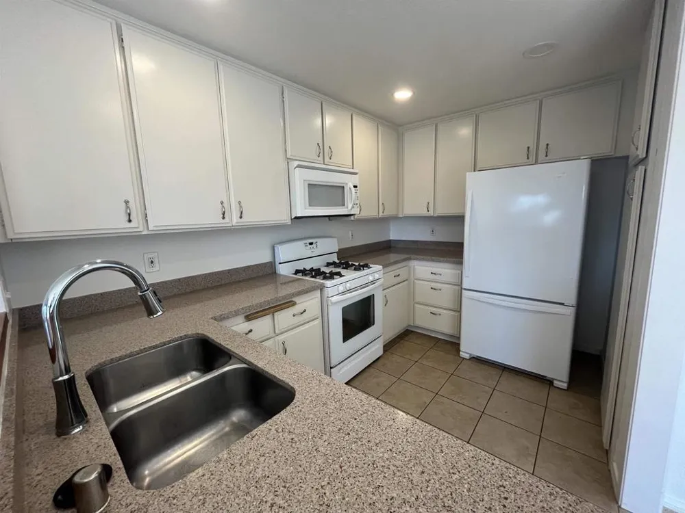 2556 Ocean Cove Dr. Cardiff by the Sea, CA 92007