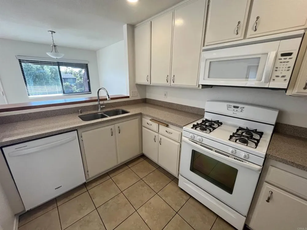 2556 Ocean Cove Dr. Cardiff by the Sea, CA 92007