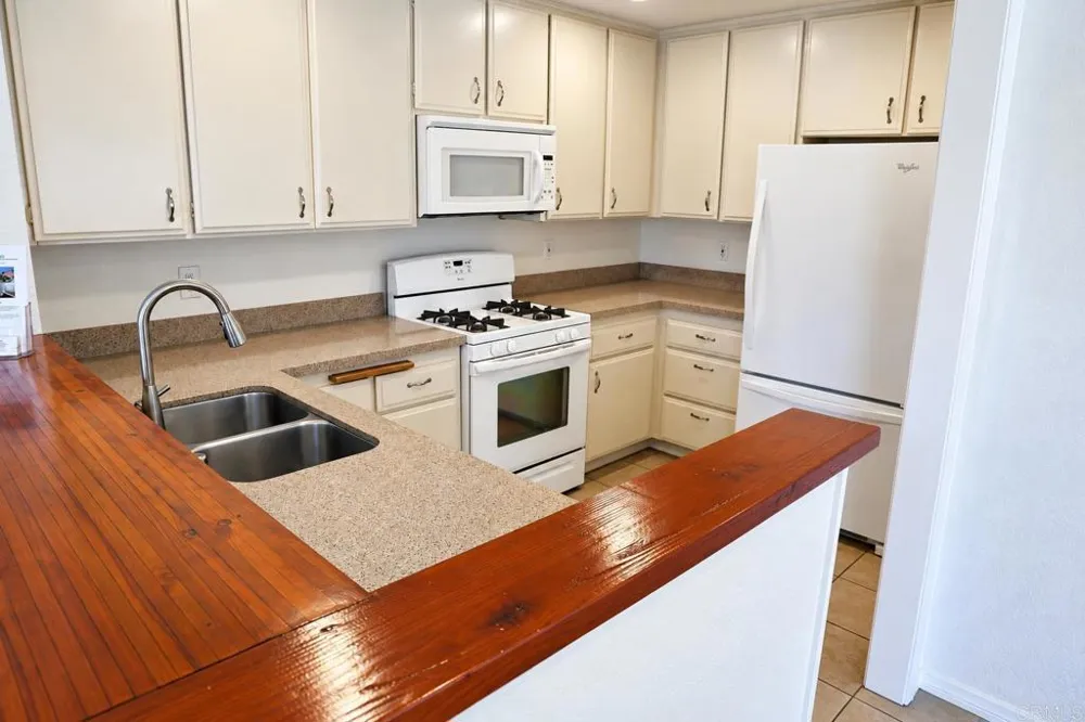 2556 Ocean Cove Dr. Cardiff by the Sea, CA 92007
