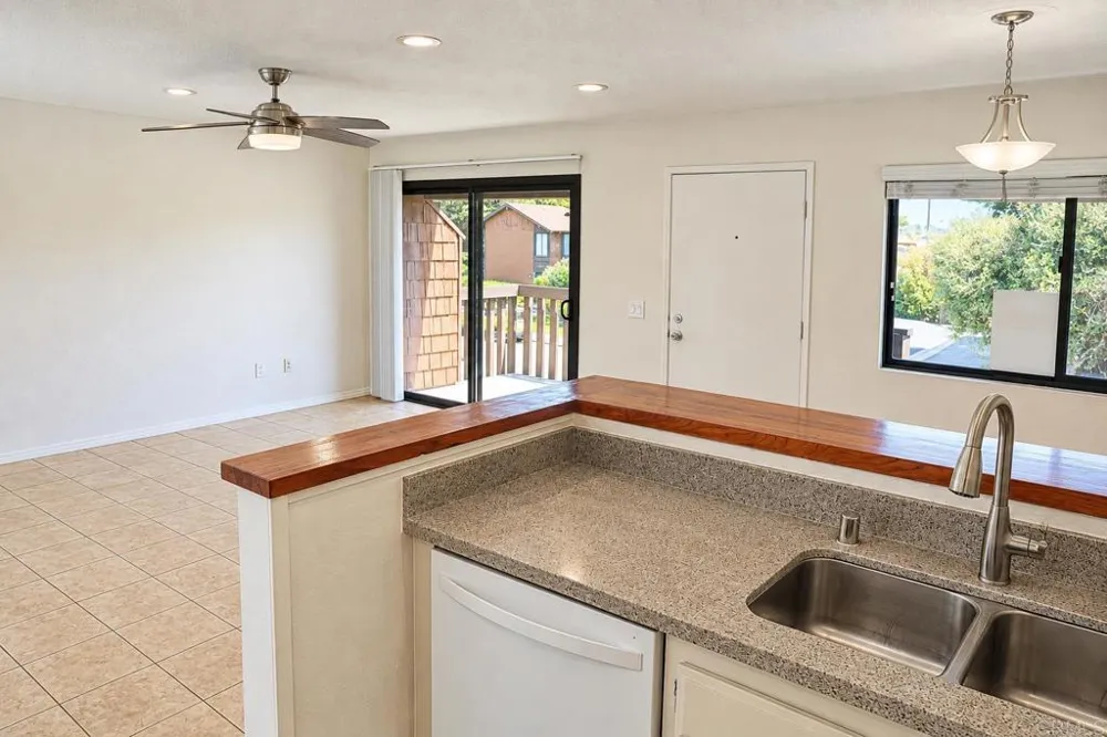 2556 Ocean Cove Dr. Cardiff by the Sea, CA 92007